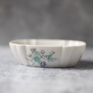 Elizabeth Arden made in Japan soap dish vintage blue purple floral